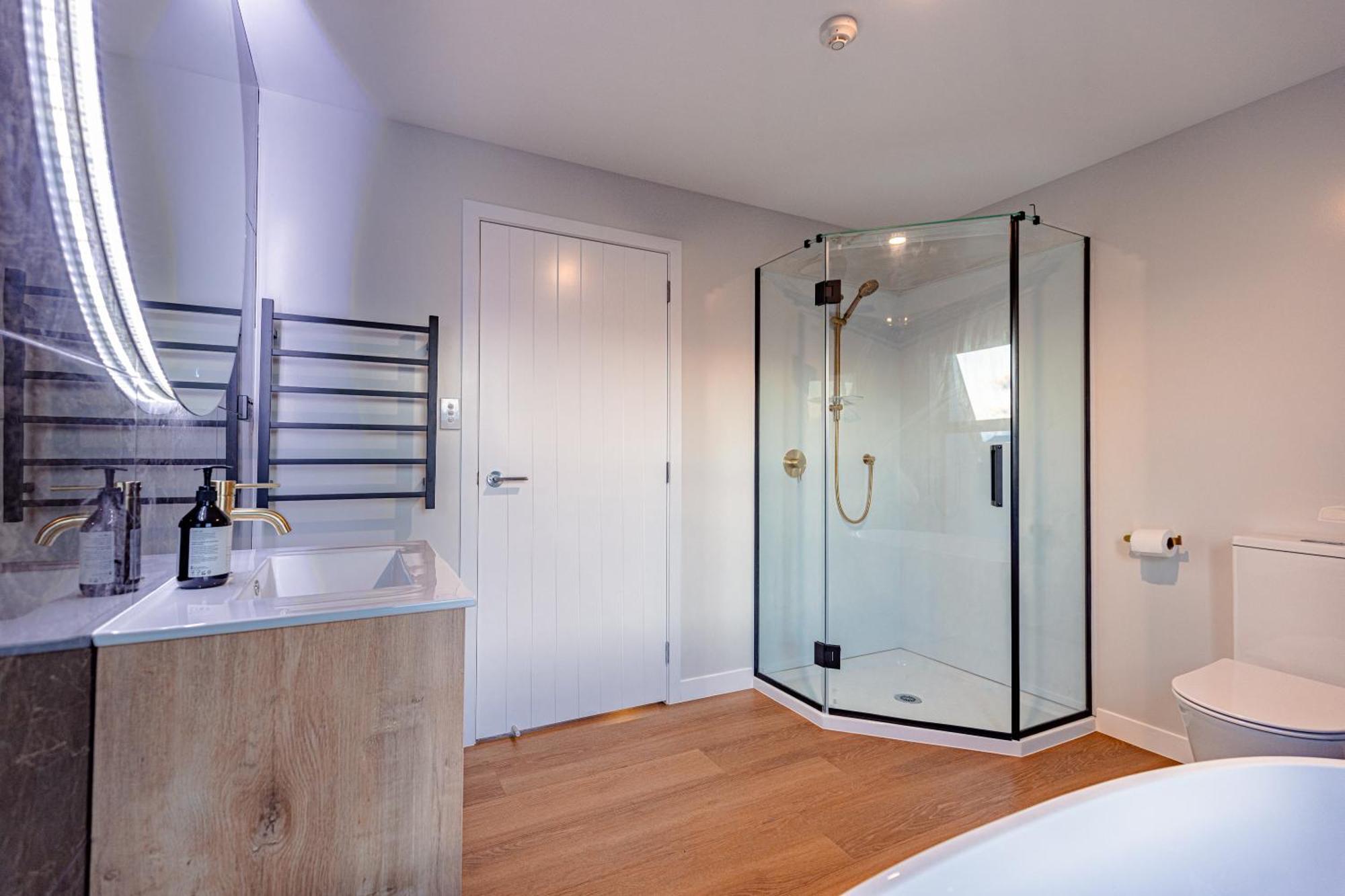 Johnston Apartments - Award-Winning Building, Your Unforgettable Stay 왕거누이 외부 사진