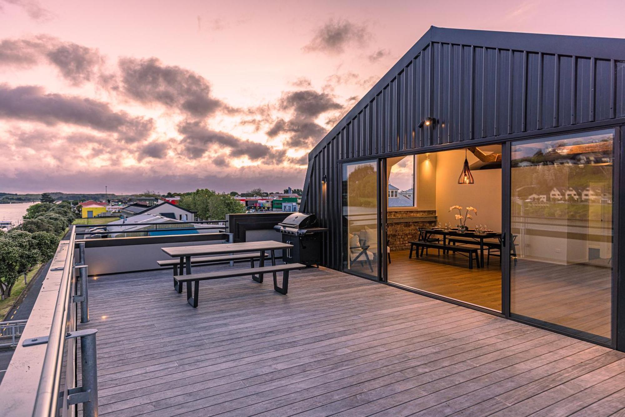 Johnston Apartments - Award-Winning Building, Your Unforgettable Stay 왕거누이 외부 사진