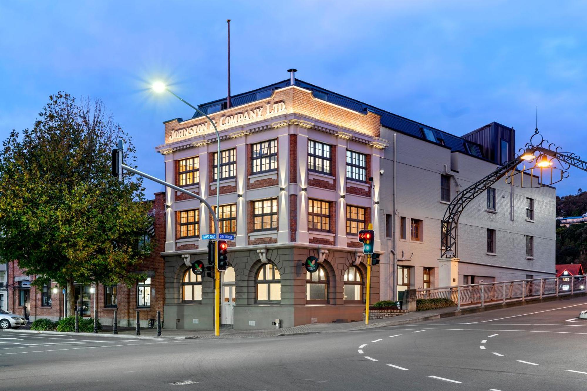 Johnston Apartments - Award-Winning Building, Your Unforgettable Stay 왕거누이 외부 사진